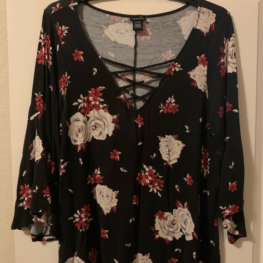 Torrid size 1 black/red/cream floral v-neck crisscross top.